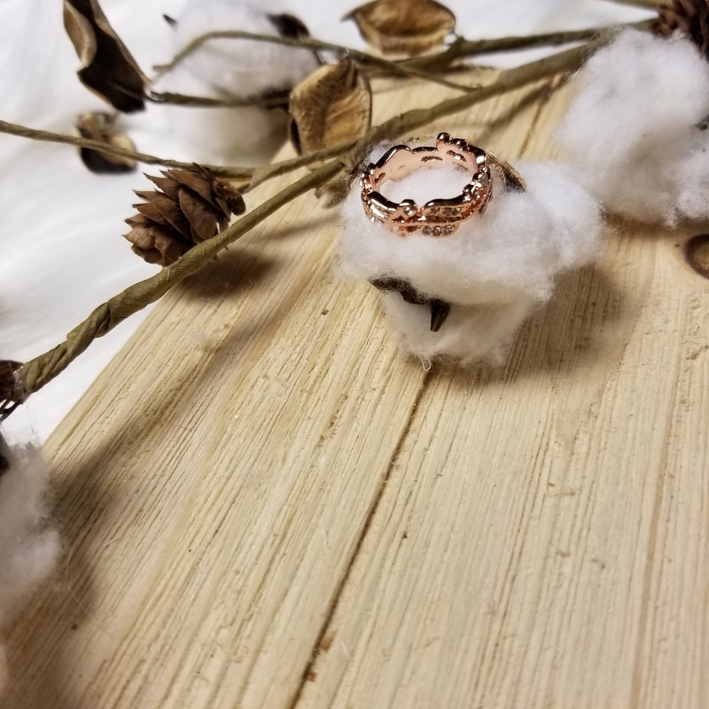 Gorgeous 18k plated Flower Lucky Vine Ring in ROSE GOLD - Picture 7 of 11